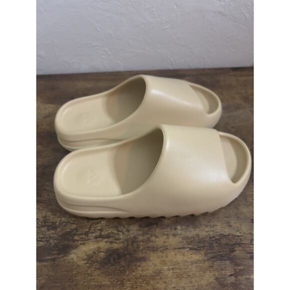 Yeezy Other - Men’s Size 9 Adidas Yeezy Desert Sand Slide